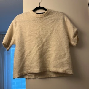 Stickad t shirt  - Fint skick 