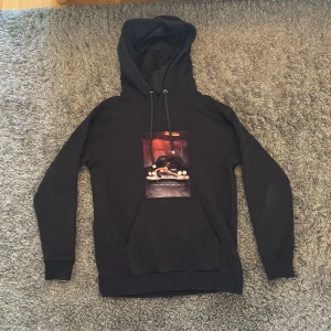 Svart hoodie med tryck och huva - Limitato hoodie, storlek/S, skick 9/10