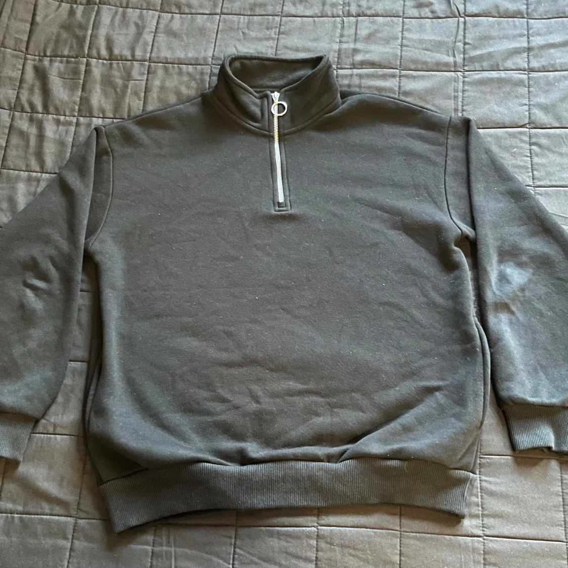 Svart half zip tröja från Bershka