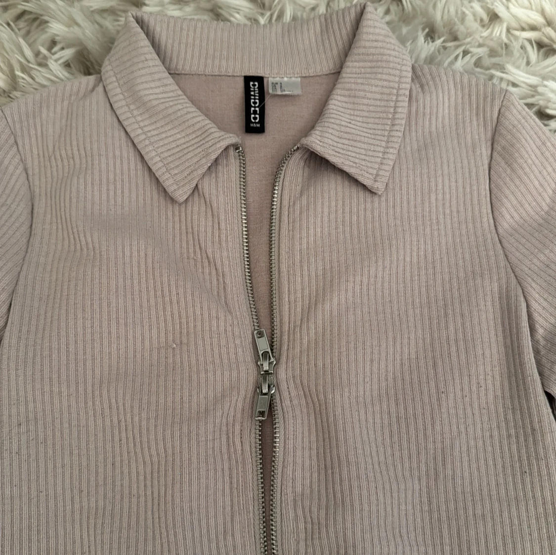 Beige ribbad kofta från H&M Divided - 1