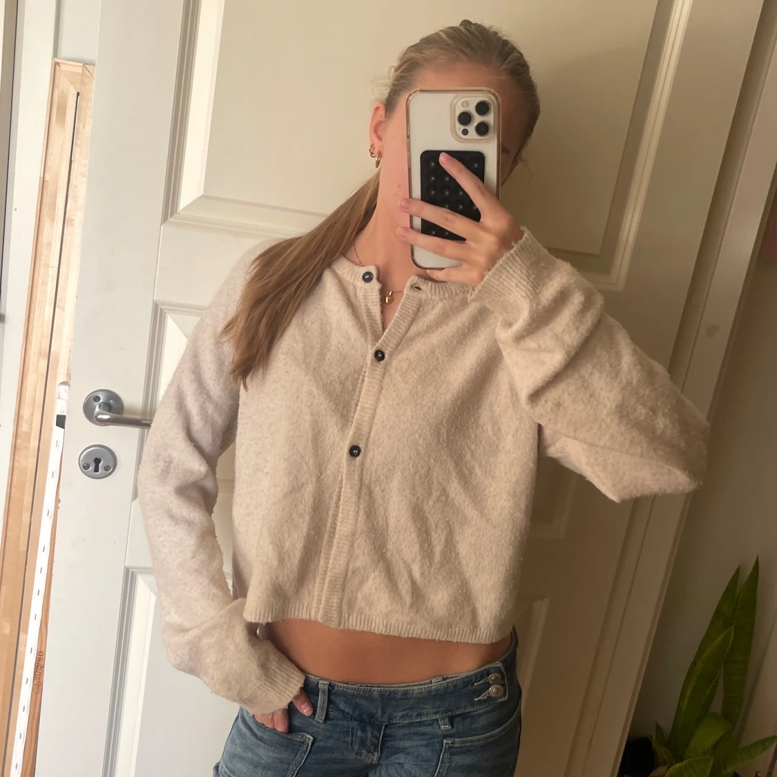 Beige croppad kofta med knappar - 1