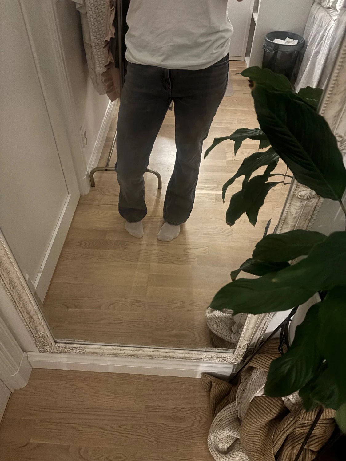 Grå bootcut jeans från Gina Tricot