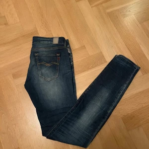 Replay Jeans - Tja, Säljer ett par schyssta Replay LUZ slim skinny fit!      I storlek 27/32! Kom gärna med frågor😁        Nytt skick! Pris går diskutera!