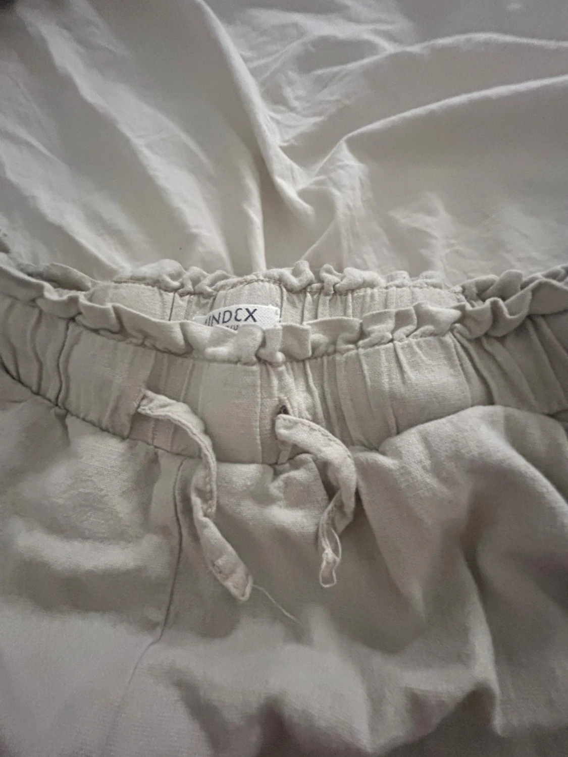 Beige linneshorts från Lindex med snörning