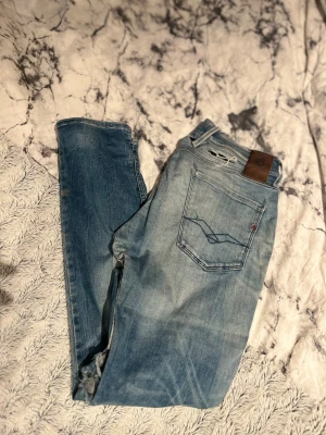 Replay anbass Jeans  - Tjena gott folk, replay anbass hyperflex jeans säljes, storlek: 32/32 