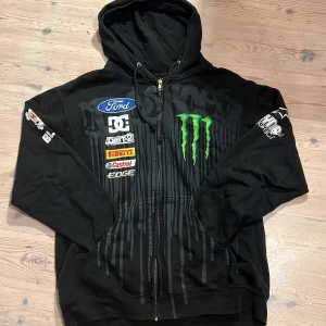 DC monster hoodie  - Galet rare Ken Block hoodie från dc 🤞🤞🤞🔥 fråga gärna om ni undrar något om plagget eller vill ha mer bilder ❤️🫛😁lägg bud 💸💸