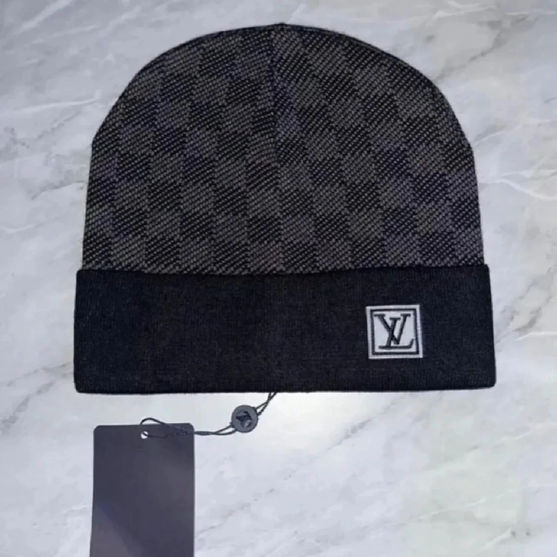 2 mösser svart och grå - 1