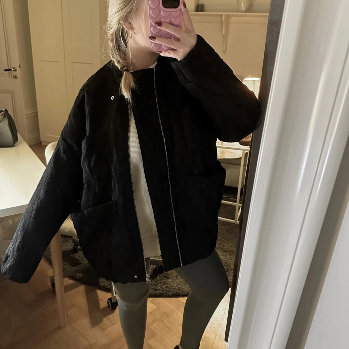 Svart oversized bomberjacka från Carin Wester