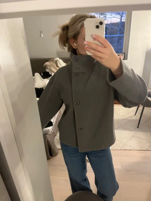 Kappa - Såå fin grå kappa från Gina som tyvärr inte kommer till användning längre💓