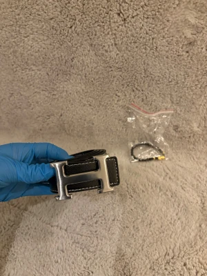 Hrms bälte  - Säljer ett  bälte i nytt skick du får med  en pinne du kan göra hål med 