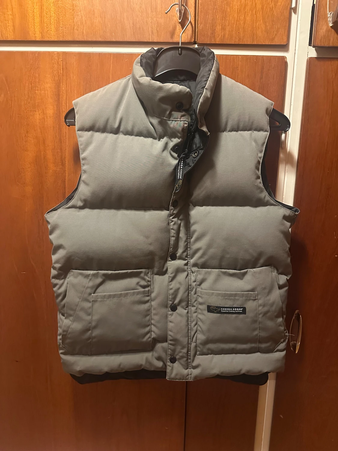 Olivgrön dunväst från Canada Goose
