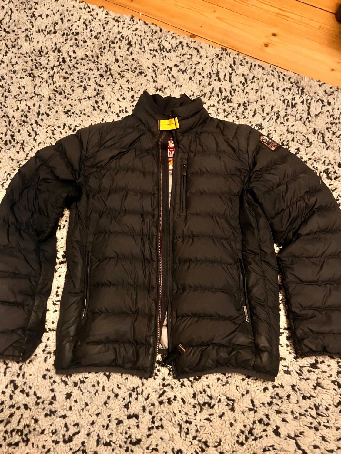 Svart dunjacka från Parajumpers