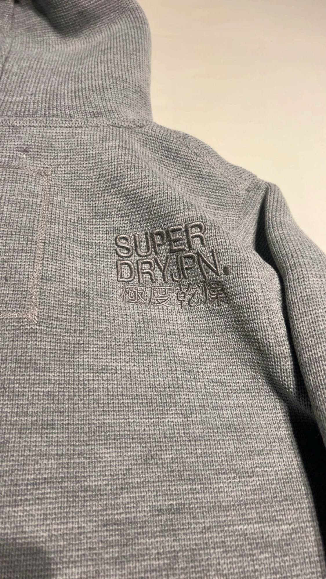 Grå hoodie från Superdry  - 4