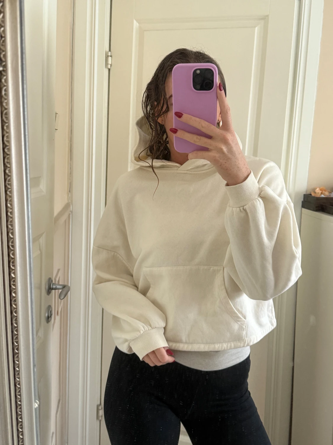 Vit hoodie från Stradivarius - 1