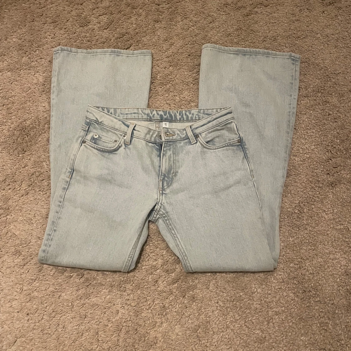 Ljusblå lågmidjade bootcut jeans  - 2