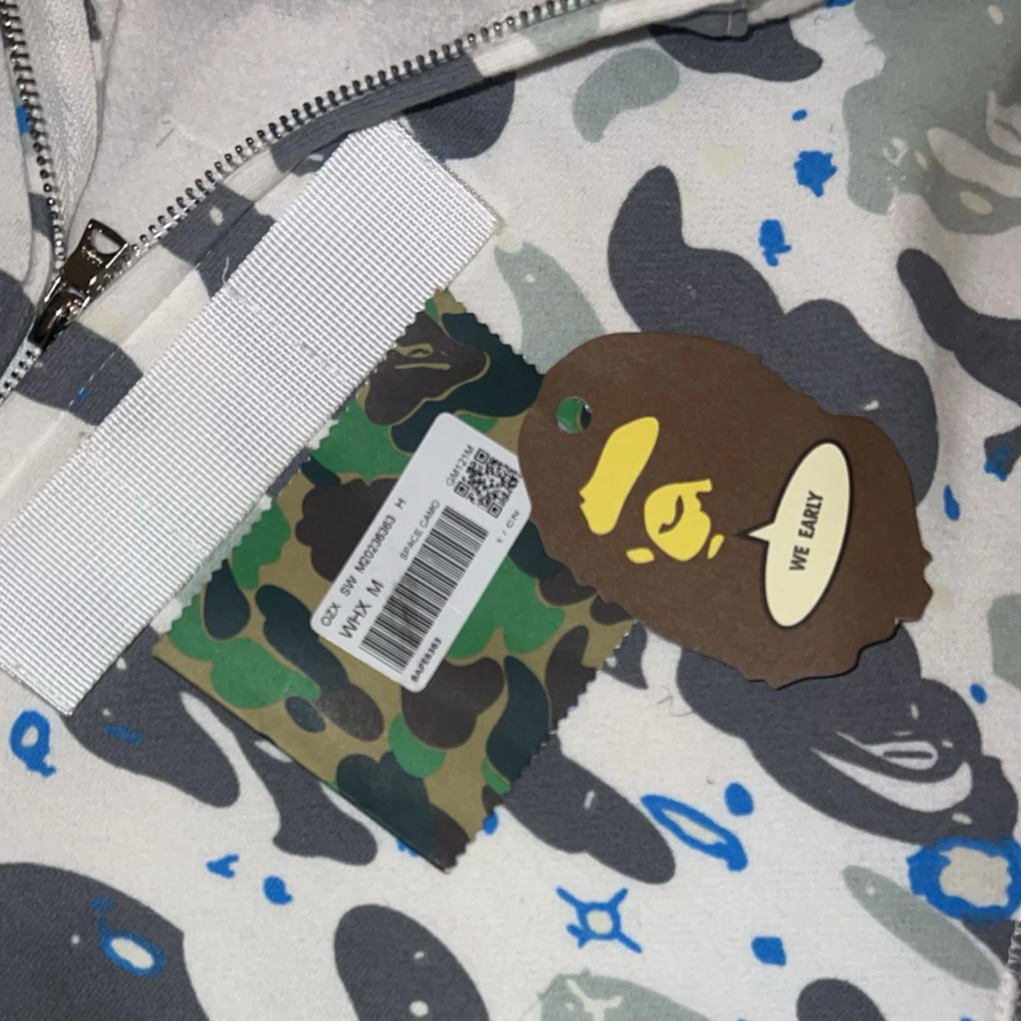 BAPE Shark Camo Hoodie i vitt och grått - 1