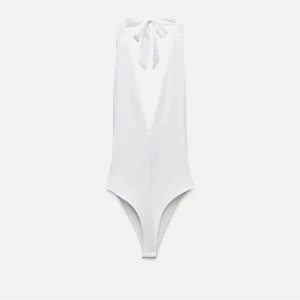 Vit body från Zara  - Vit body från Zara med en rosett i ryggen. Den är helt oanvänd och har fortfarande prislapp på då den inte var i min storlek😊💕