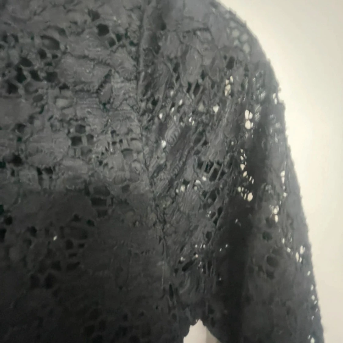 Svart spet blus med trekvartsärm XS - 1