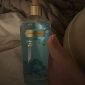 Victoria's Secret Aqua Kiss mist - Parfym från victoria secrets