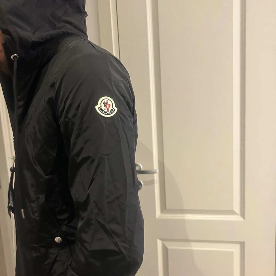 Svart vindjacka från Moncler med huva - 4