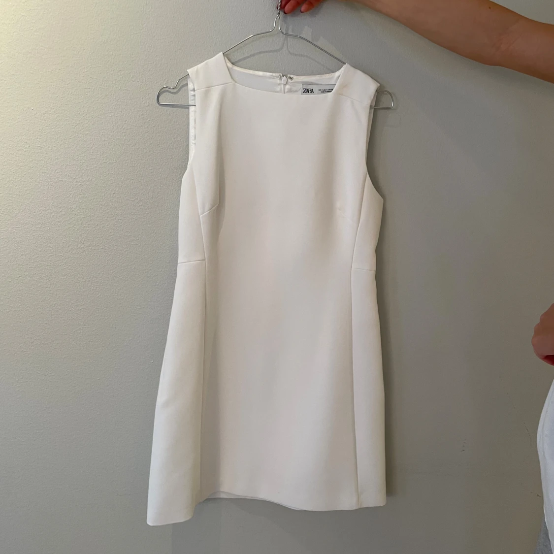 Vit ärmlös kortklänning från Zara