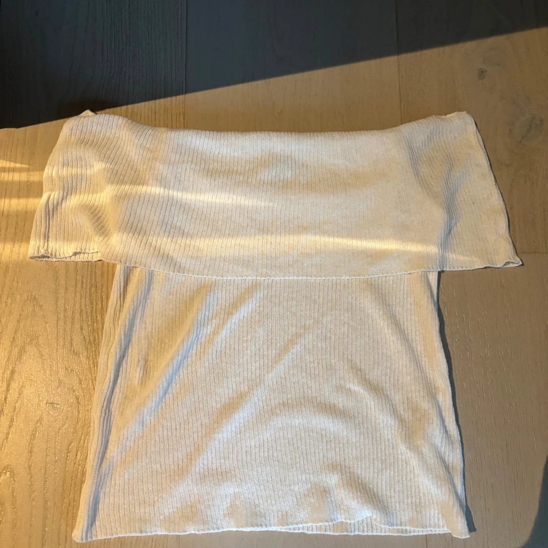 Vit ribbad offshoulder topp Massimo Dutti