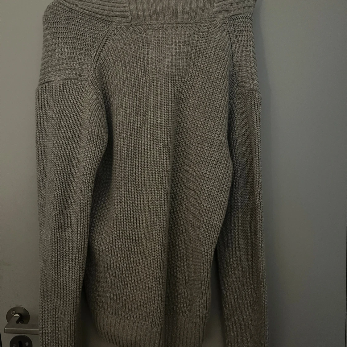 Grå stickad polotröja från L.O.G.G. - 1