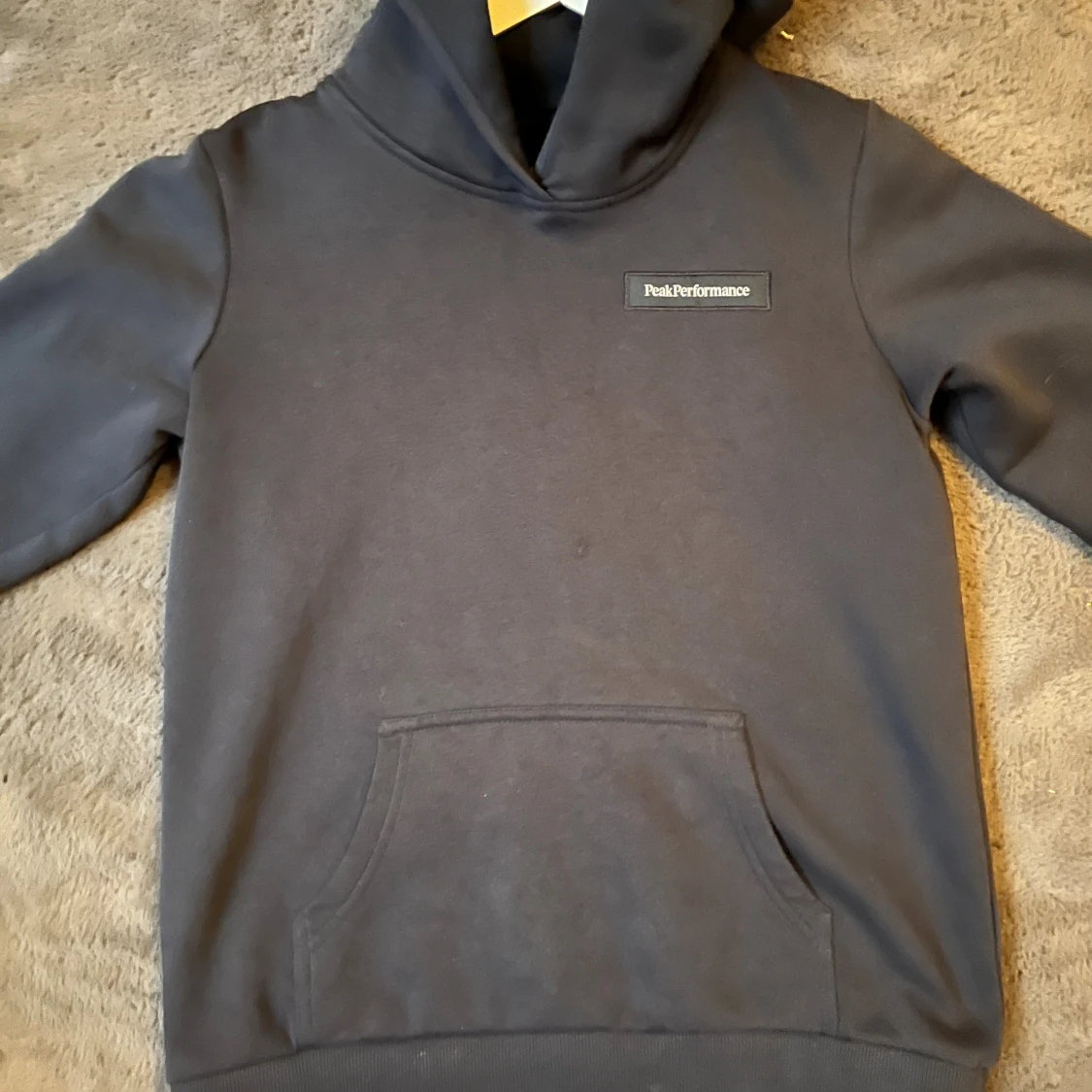 Mörkblå hoodie Peak Performance 160