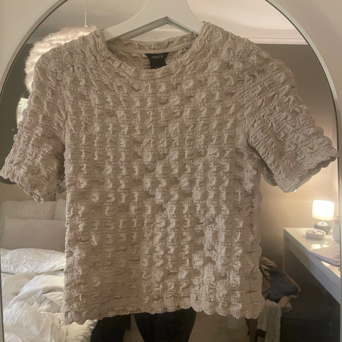 Beige quiltad topp från Lindex XS