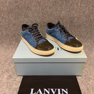 Blåa lanvins  - Galet feta lanvins i blå mocka, storlek 40 (uk 6). Väldigt fräscha skick 8/10✅. Box, dustbags, extra snören medföljer! Hör av er vid funderingar🙌