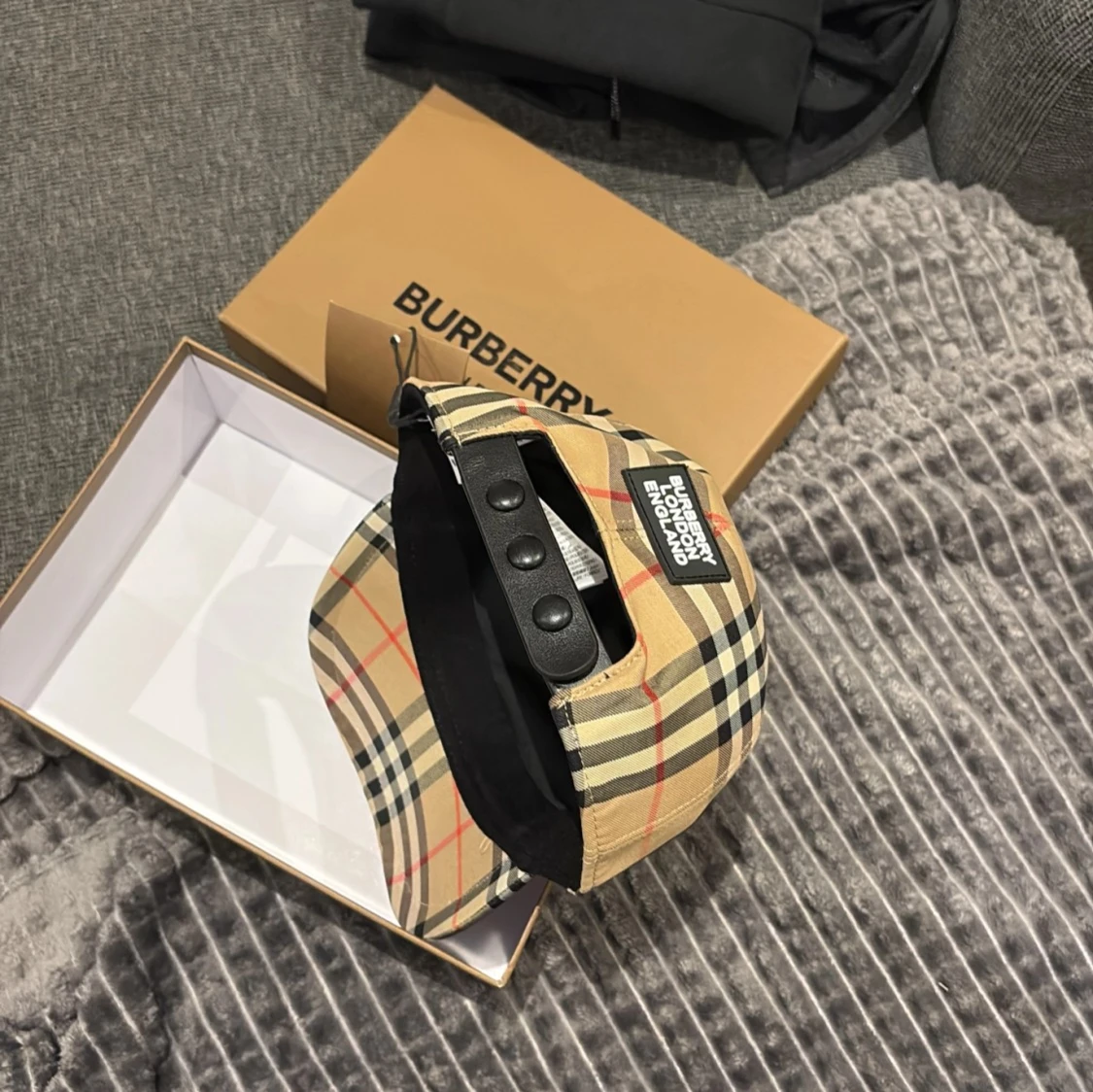 Burberry rutig keps i beige M - 4