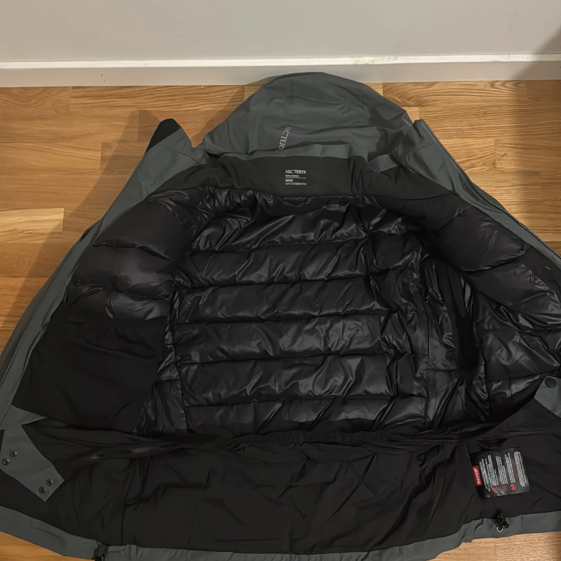 Mörkgrå dunjacka från Arc'teryx - 1