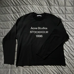 Acne Longsleeve (KVITTO FINNS) - Säljer en schysst långärmad tröja från Acne Studios | Kvitto, tag och dustbag skickas med | Sparsamt använd | Storlek Small | Hör av dig vid minsta fundering
