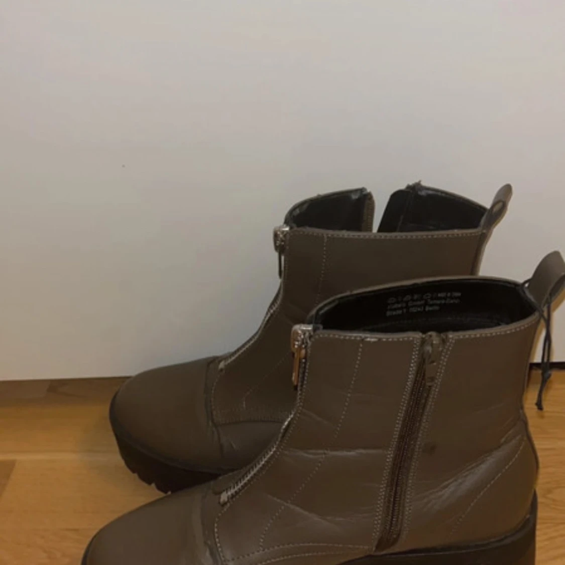 Bruna boots med dragkedja