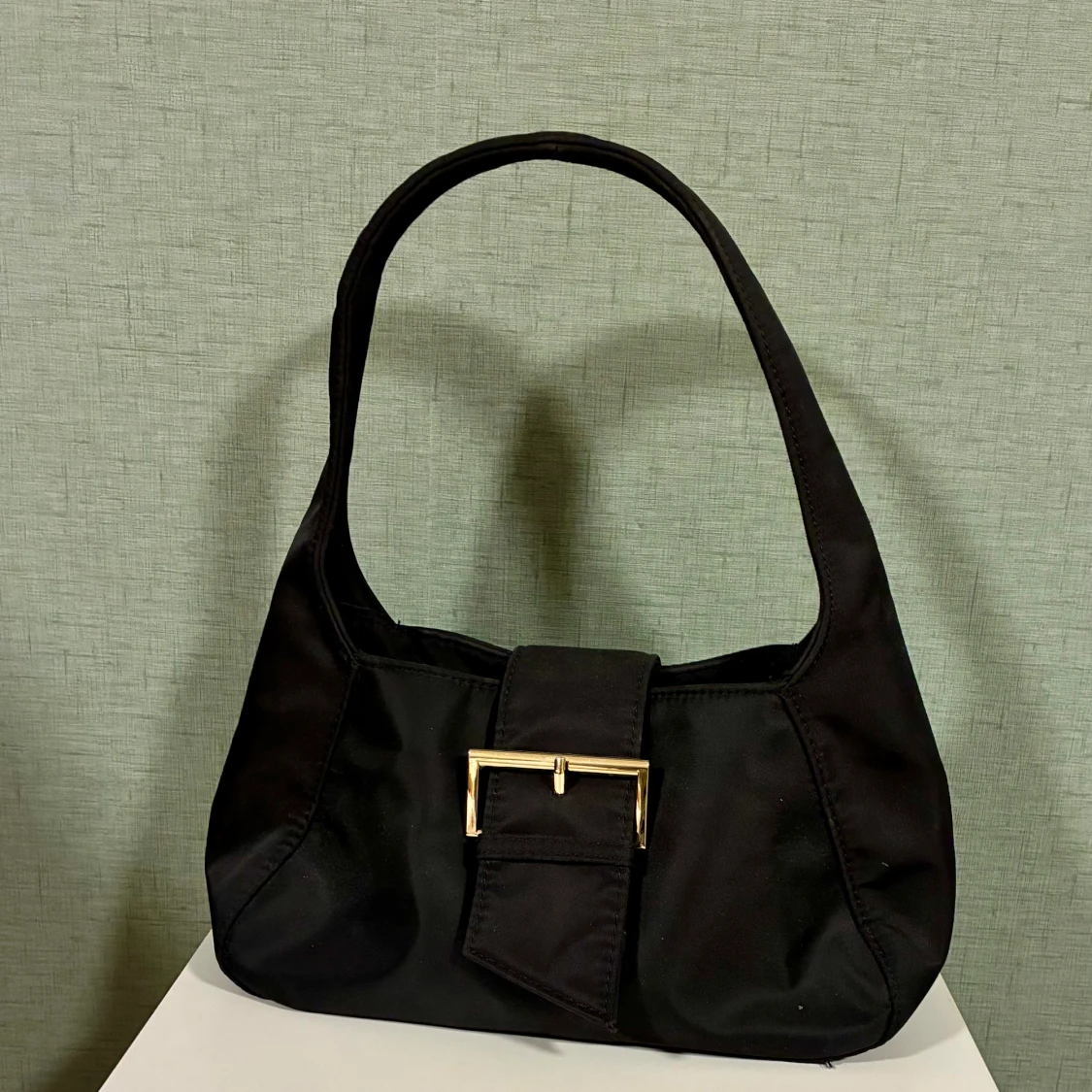 Svart axelväska från Bik Bok