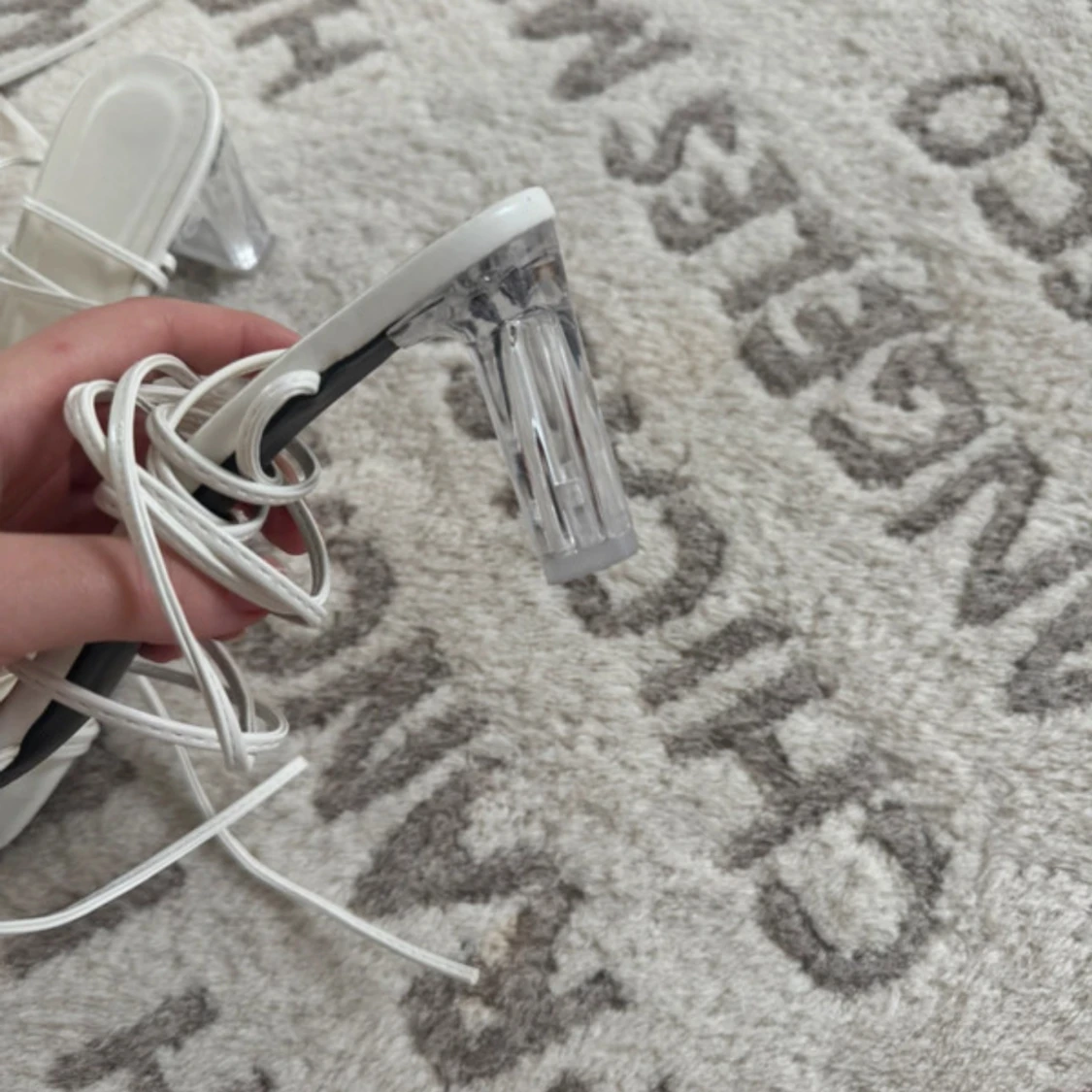 Vita sandaler med transparent klack - 1