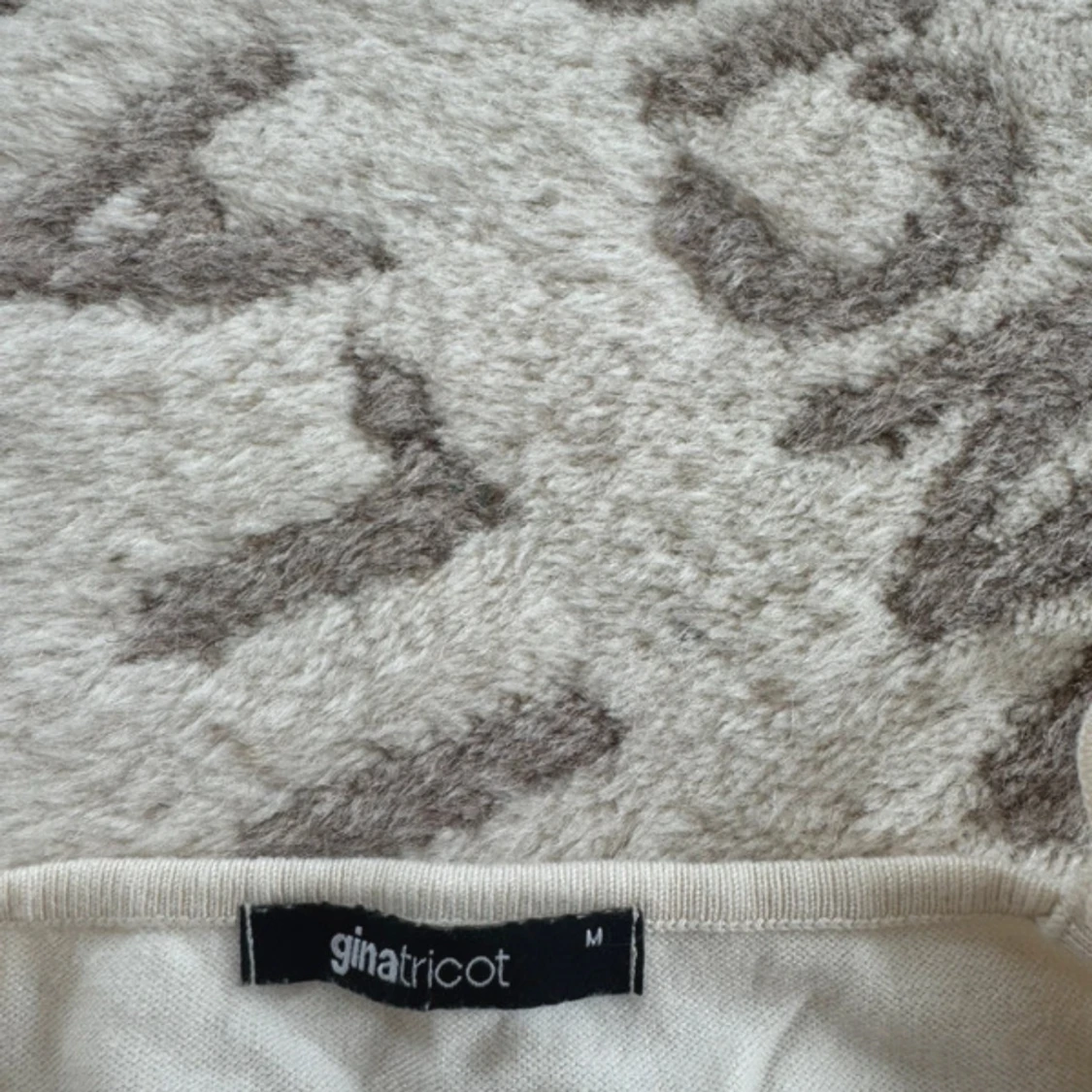 Vit ribbad linnetopp från Gina Tricot - 1