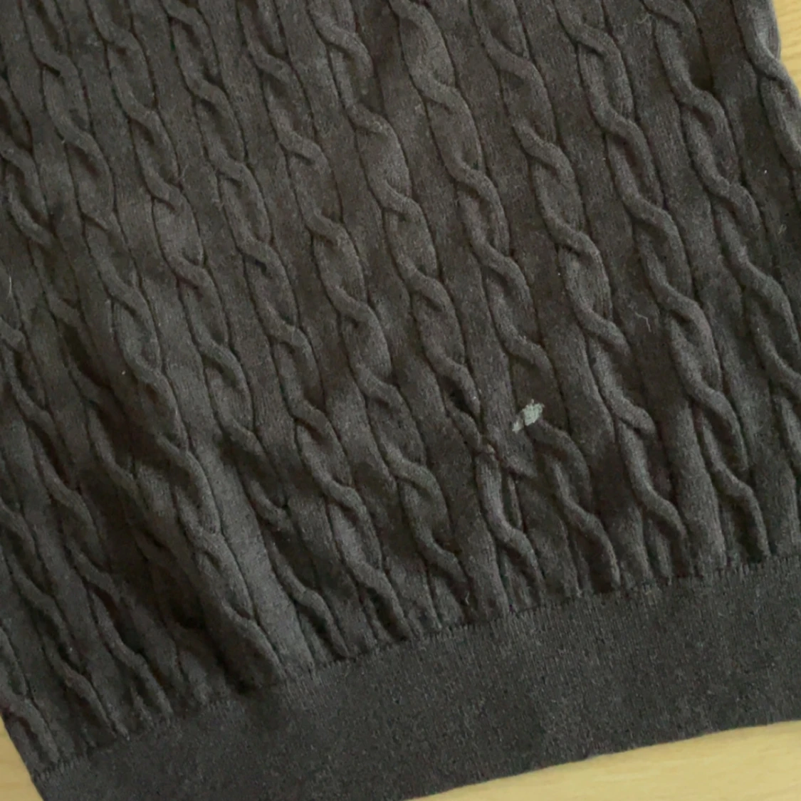 Mörkgrå kabelstickad tröja Morris - 4