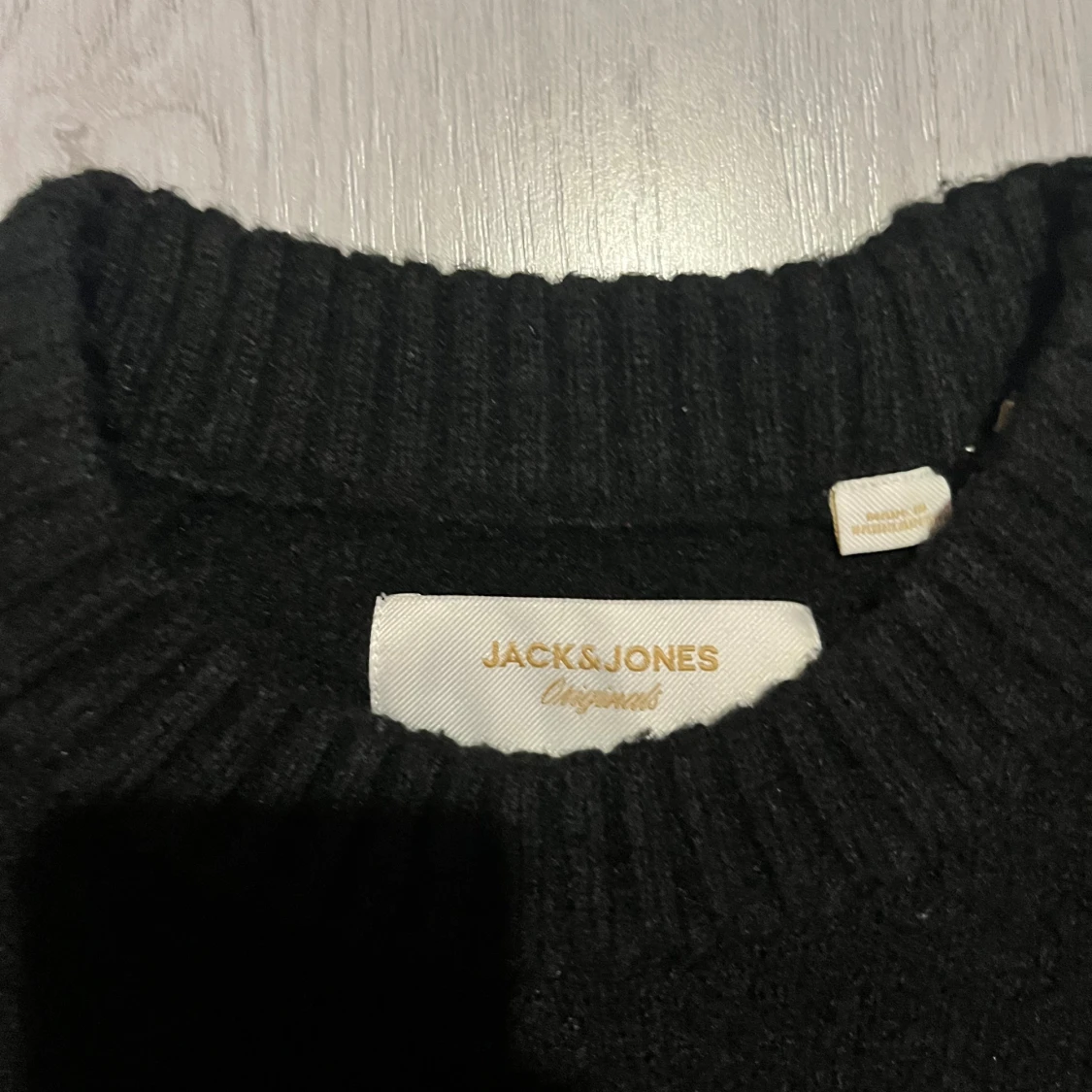 Svart stickad tröja  - 1