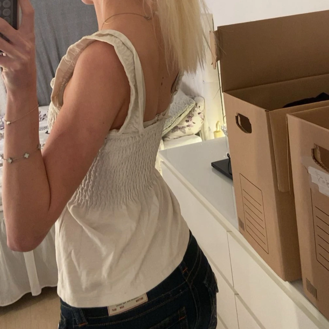 Vit smockad linnetopp från H&M - 1