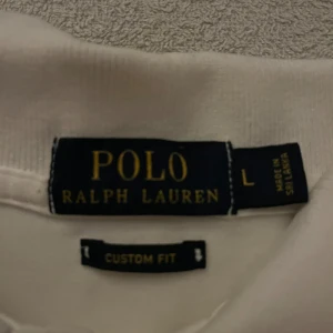 Polo ralph lauren piké  - Hög kvalitet ralph lauren piké med snyggt svart tryck och ett skönt matrial 