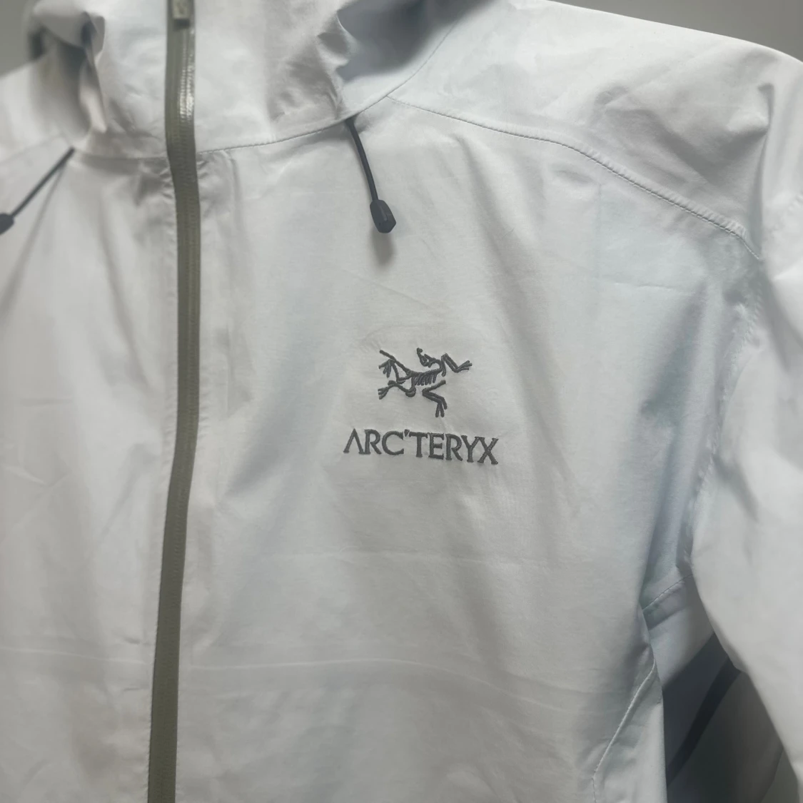 Vit vindjacka Arc'teryx XL - 1