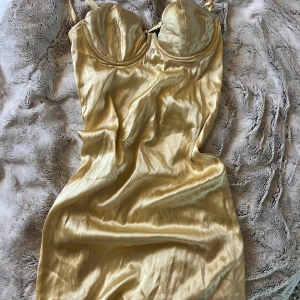 Vintage satin klänning  - Sååå snygg