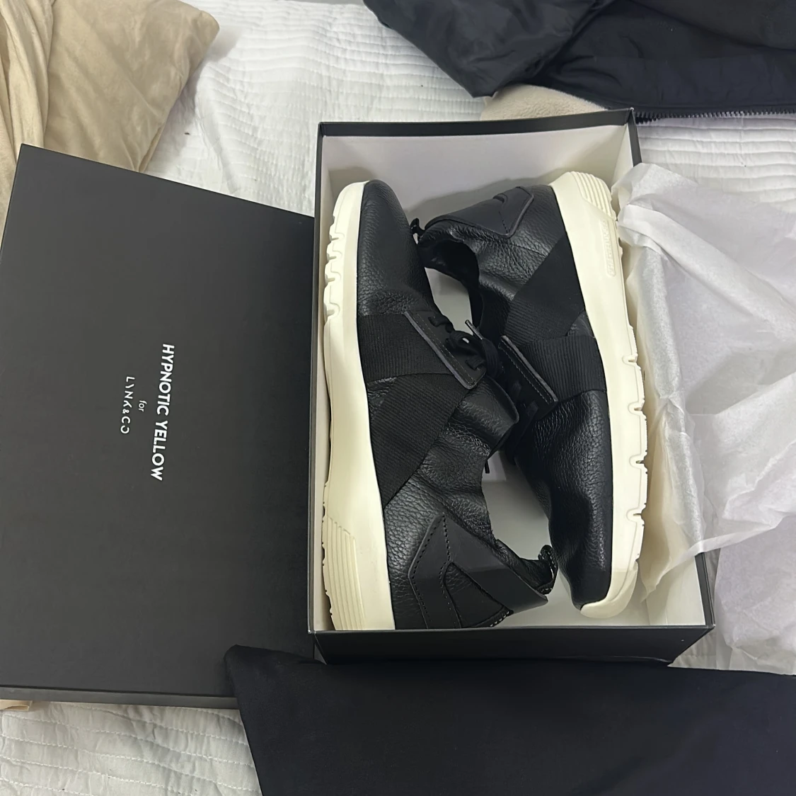 Svarta sneakers Hypnotic Yellow x Lynk&Co