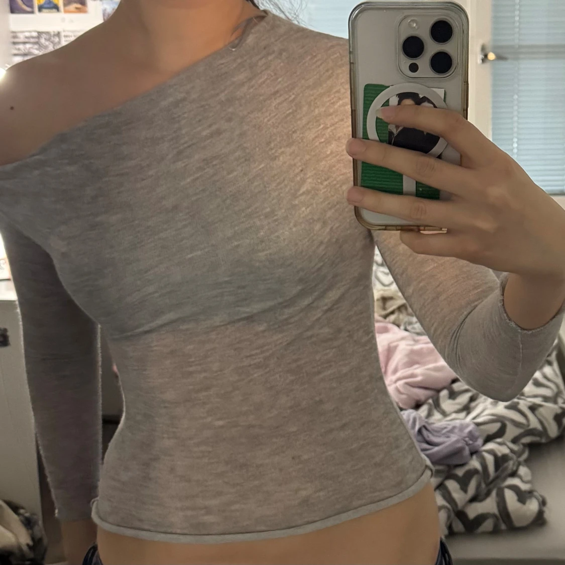 Grå offshoulder topp från Pull&Bear