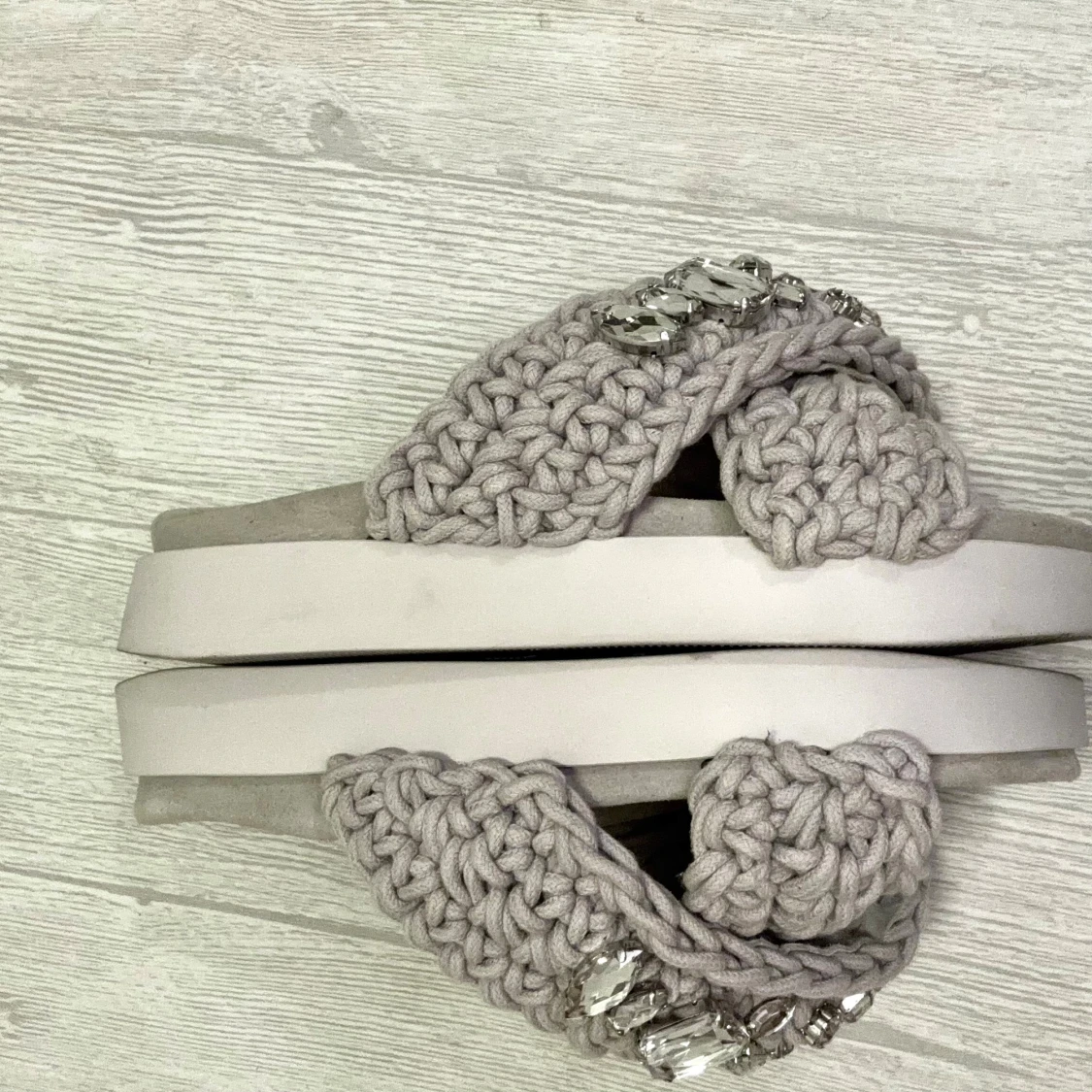 Grå/Beige stickade sandaler från Inuikii - 3