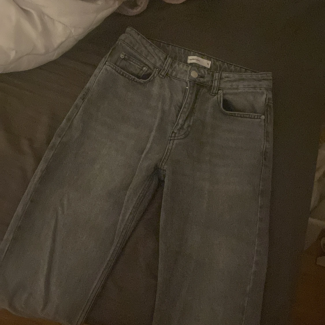 Grå bootcut jeans från gina tricot - 3