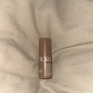 Isadora Contour Stick 34 Dark Almond - Krämig contour stick från Isadora i färgen 34 Dark Almond. Kommer i en smidig brun plastförpackning som är enkel att ta med i väskan. Vegansk och oparfymerad formula. Aldrig använd 💓