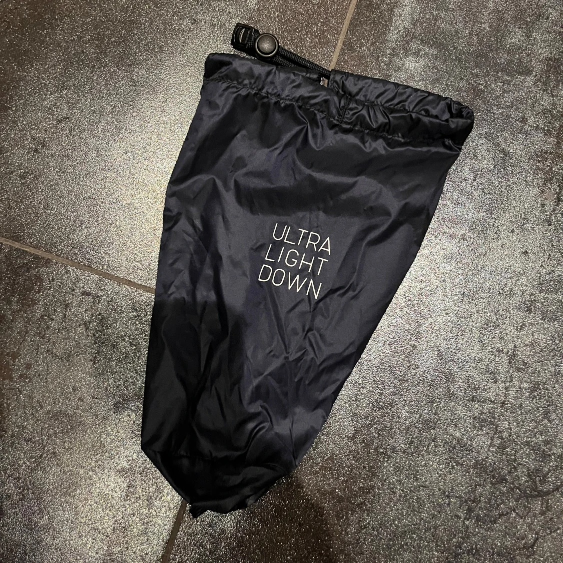 Svart dunväst från Uniqlo - 3