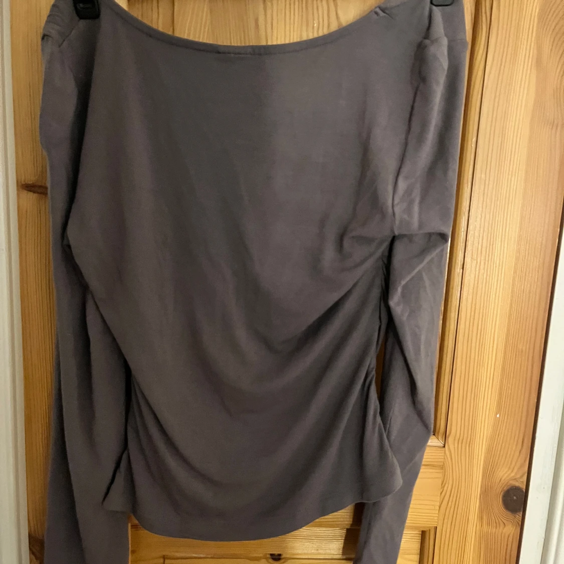 Mörkgrå/brun  långärmad topp med drapering - 1